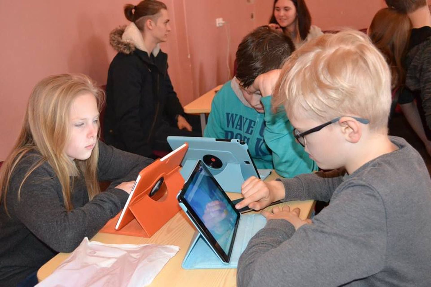 Vanalinna kool korraldas Pärnu linna õpilastele nutivõistluse.