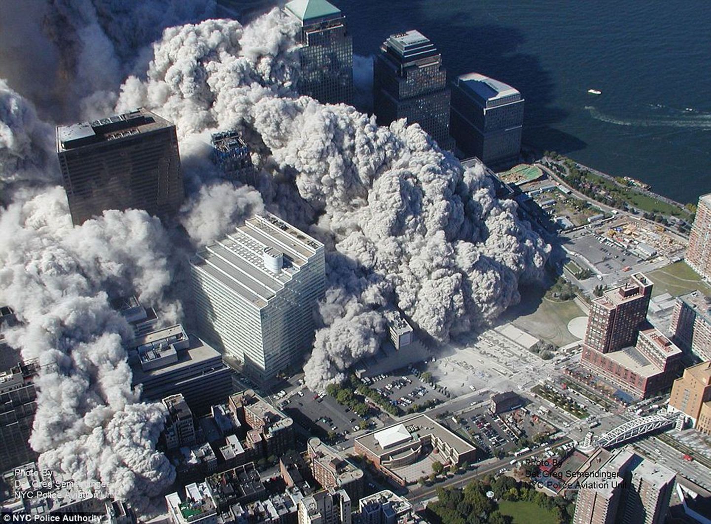 Kokku kukkuv World Trade Center 2001. aasta septembrirünnakutel.