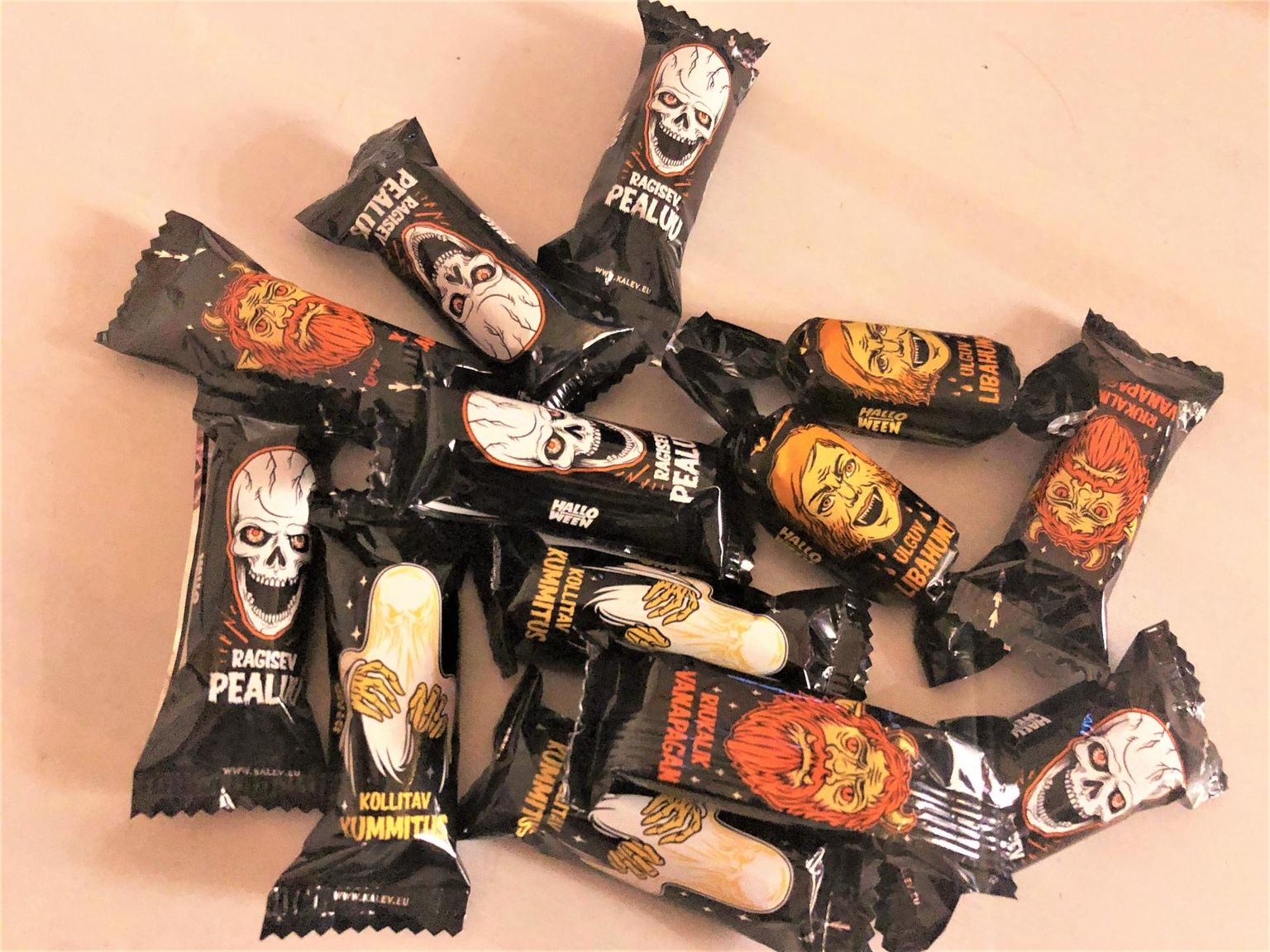Halloween’i puhul on mõnevõrra suurem oht nakatuda just lastel, sest nende kätte antakse eri kodudes olnud maiustusi.