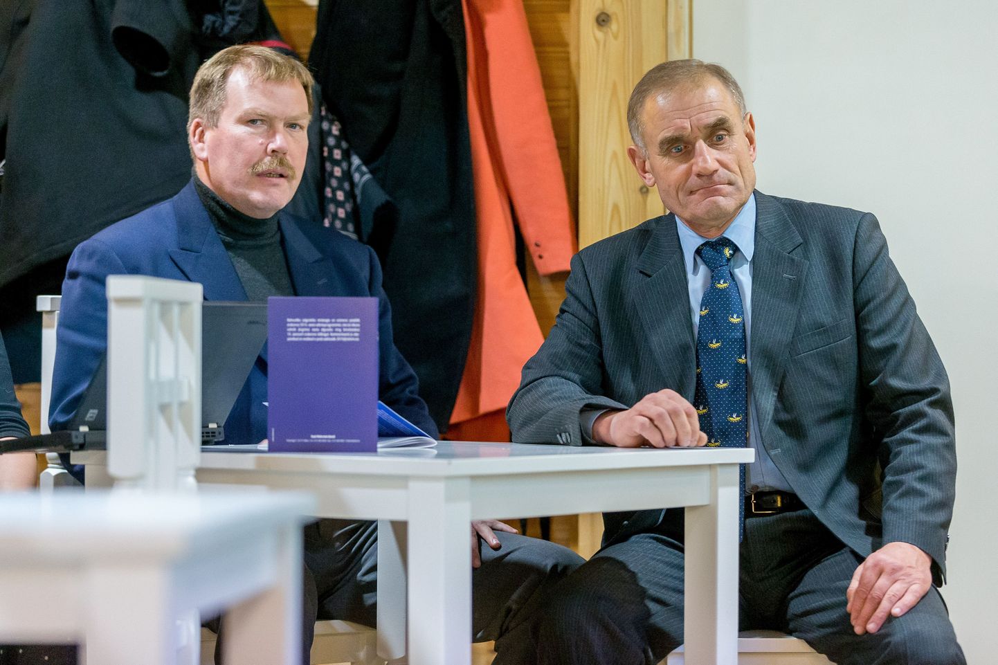 Endised Eesti Kaitseväe juhatajad Ants Laaneots ja Johannes Kert tutvustasid Tabasalus «Rahvusliku julgeoleku strateegiat».