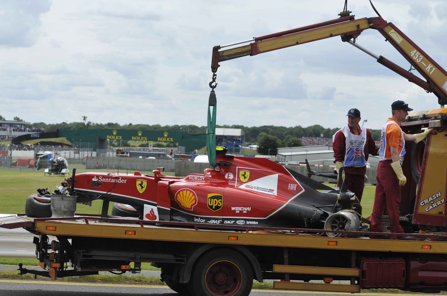 Kimi Räikköneni Ferrari pärast ränka avariid Silverstone'is.