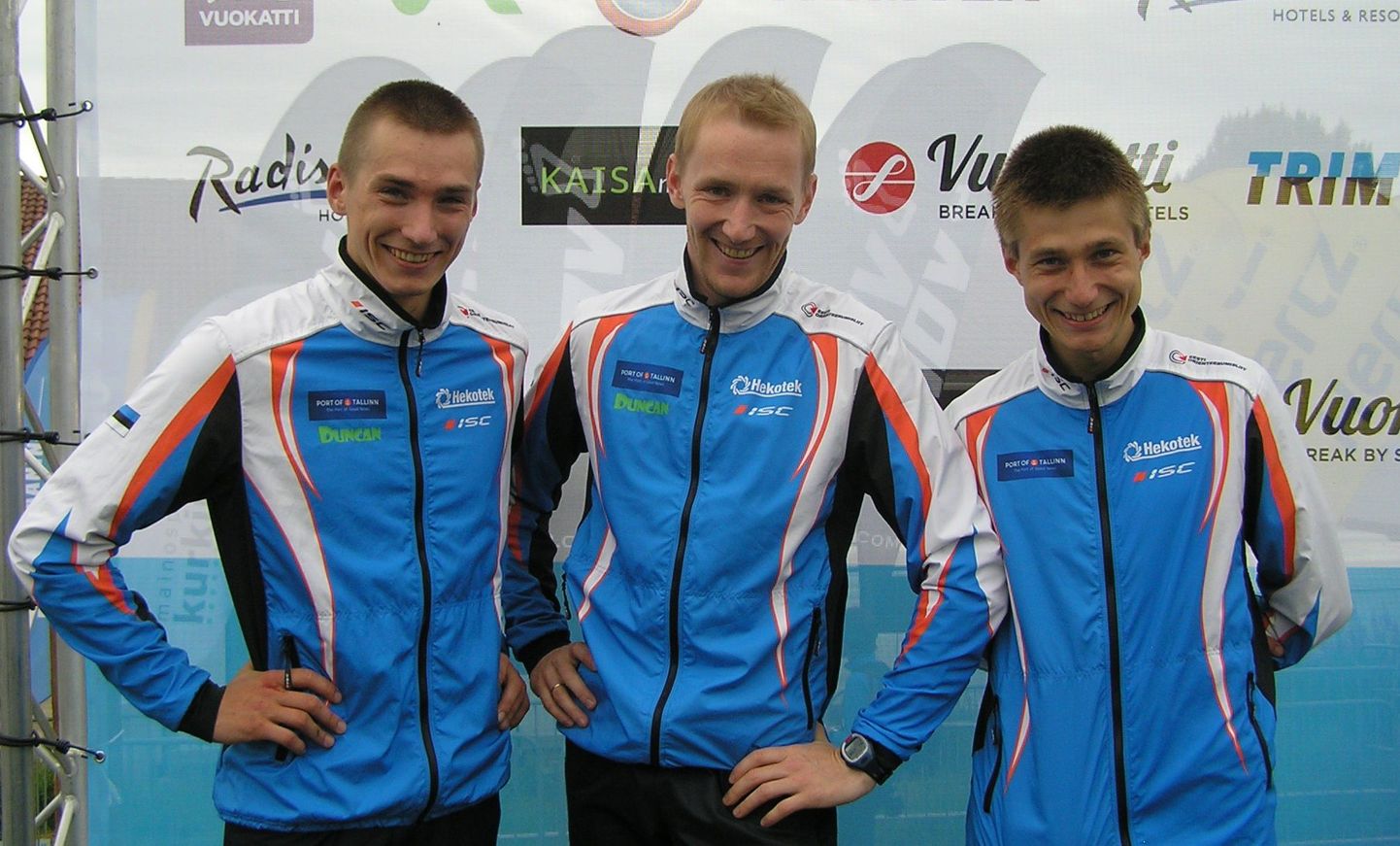 Lauri Sild (vasakult), Olle Kärner ja Timo Sild said orienteerumise MMil Eesti kõige aegade parima, 7. koha.