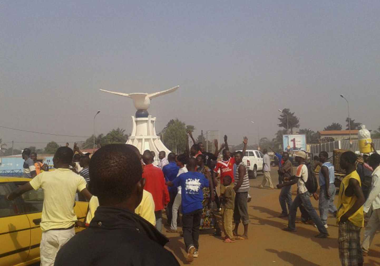 Kesk-Aafrika Vabariigi pealinna Bangui elanikud protestiaktsioonil Prantsusmaa saatkonna juures.