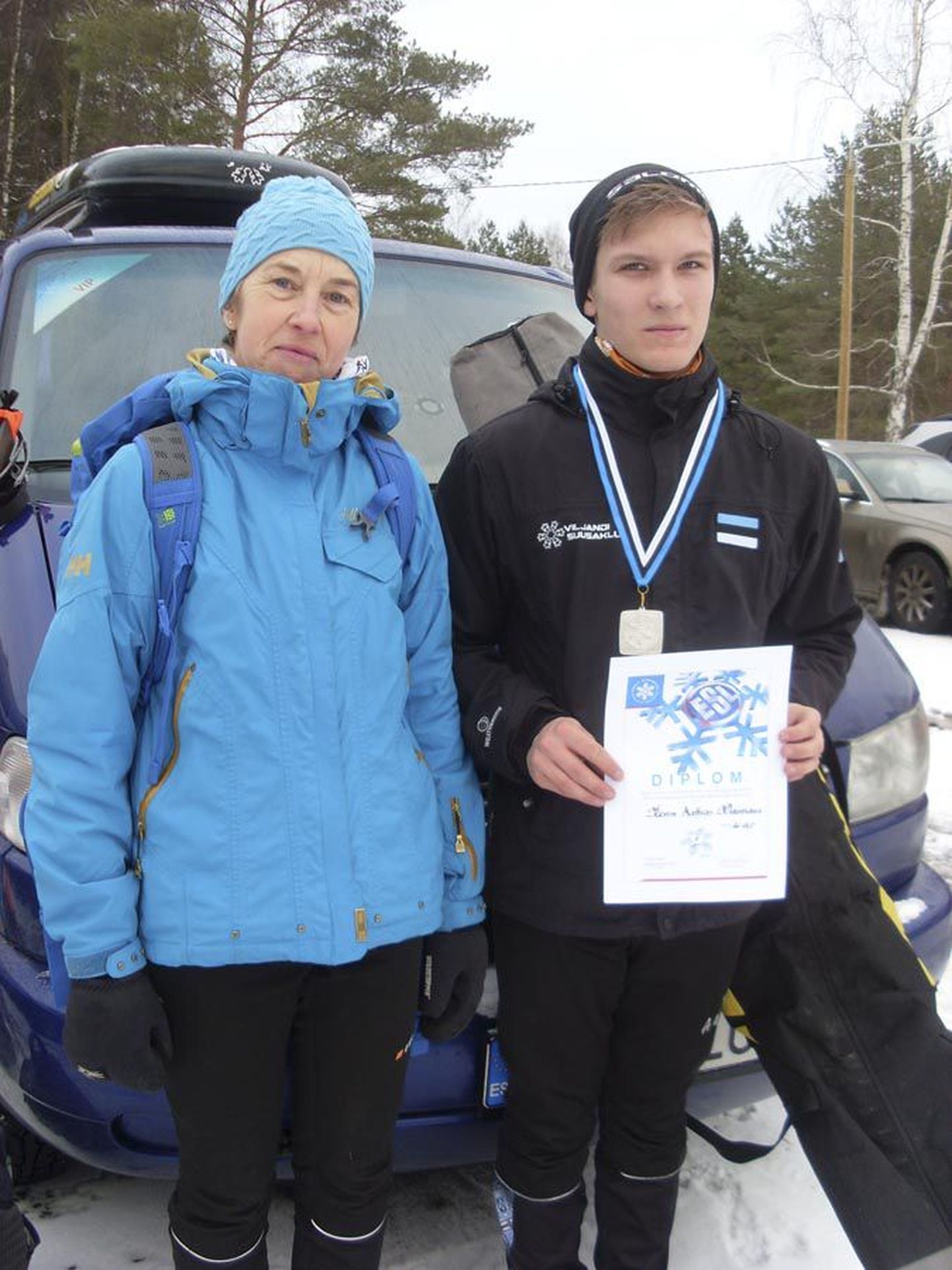 Treener Eve Tammemäe juhendamisel suusatreeninguid tegev Kevin Mattias Klasmann võitis Eesti noorte meistrivõistlustel klassikalises tehnikas eraldistardist kümne kilomeetri sõidus hõbemedali.