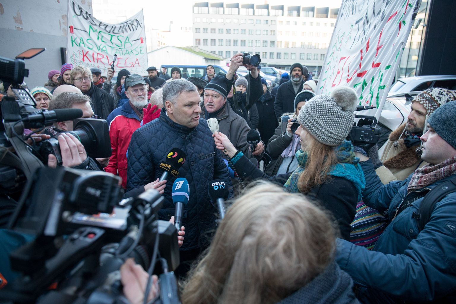 Kell 13 avaldasid metsakaitsjad meelt keskkonnaministeeriumi ees