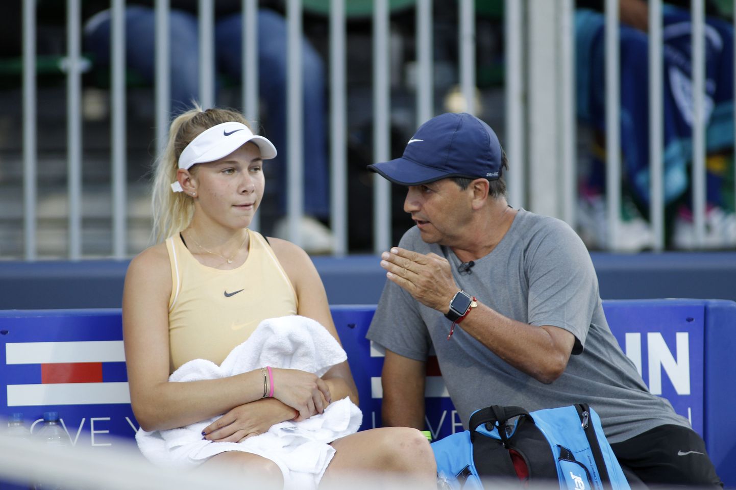Amanda Anisimova koos isa Konstantiniga San Jose tenniseturniiril.