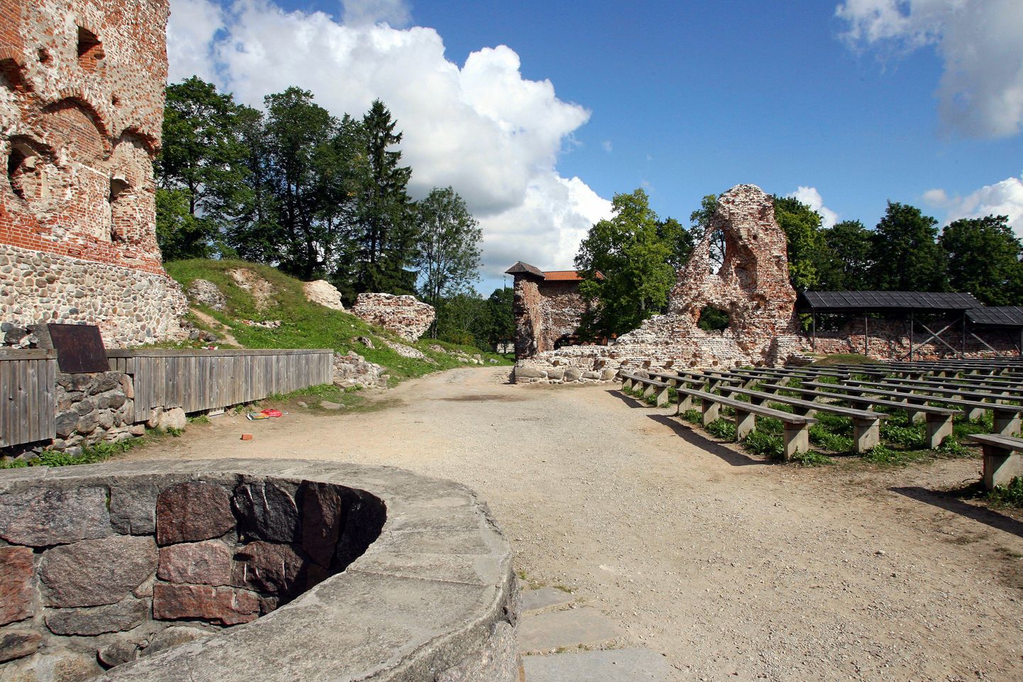 Suvel toob Ugala lossimägedes vaatajate ette "Viimsest reliikviast" inspireeritud suvelavastuse.