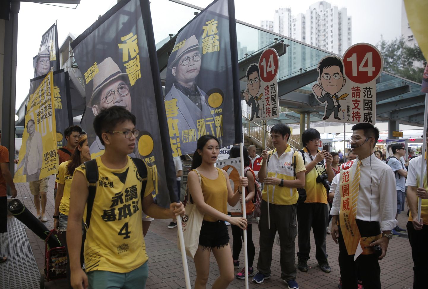 Radikaalsed aktivistid Hongkongis valimiskampaania kõnekoosolekul