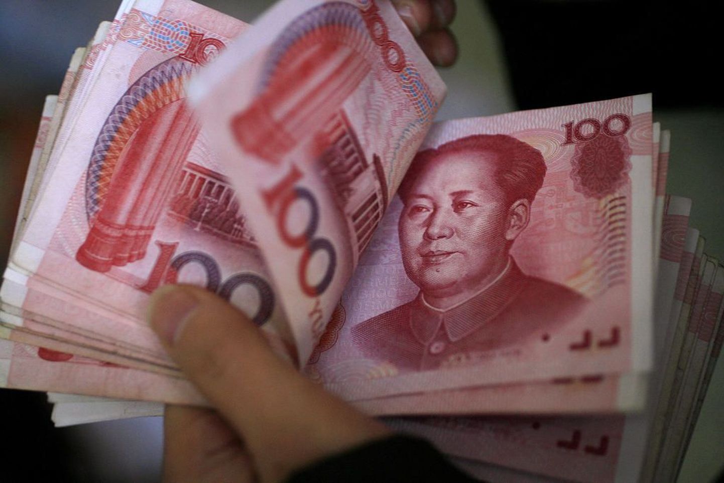 Hiina jüaan (renminbi) ületas Hongkongi dollari kursi.