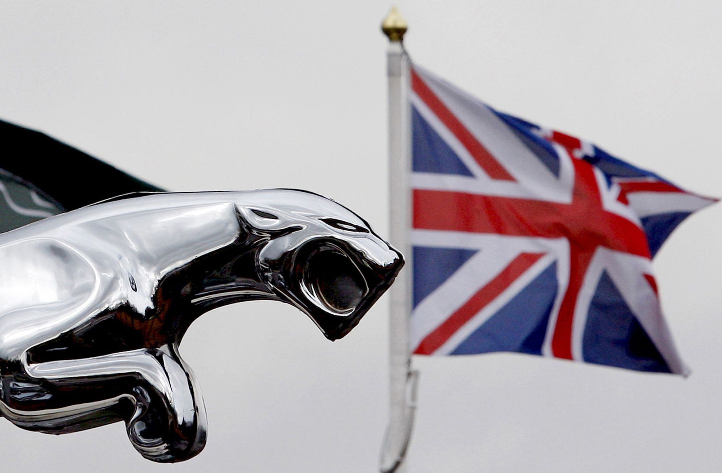 Automargi Jaguar sümbol koos Suurbritannia lipuga.