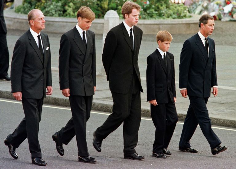 Printsess Diana matus 6. septembril 1997. Vasakult paremale: prints Philip, prints William, krahv Charles Spencer, prints Harry ja prints Charles