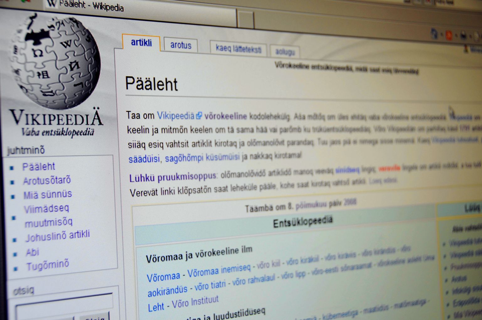 Veebientsüklopeedia Vikipeedia, siinkohal võru keeles.