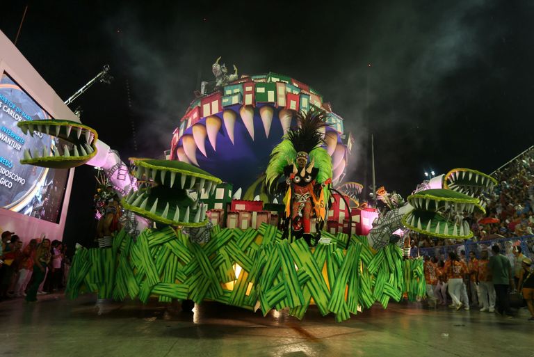 Rio karneval algas õnnetusega. Paraiso de Tuiuti sambakooli platvorm