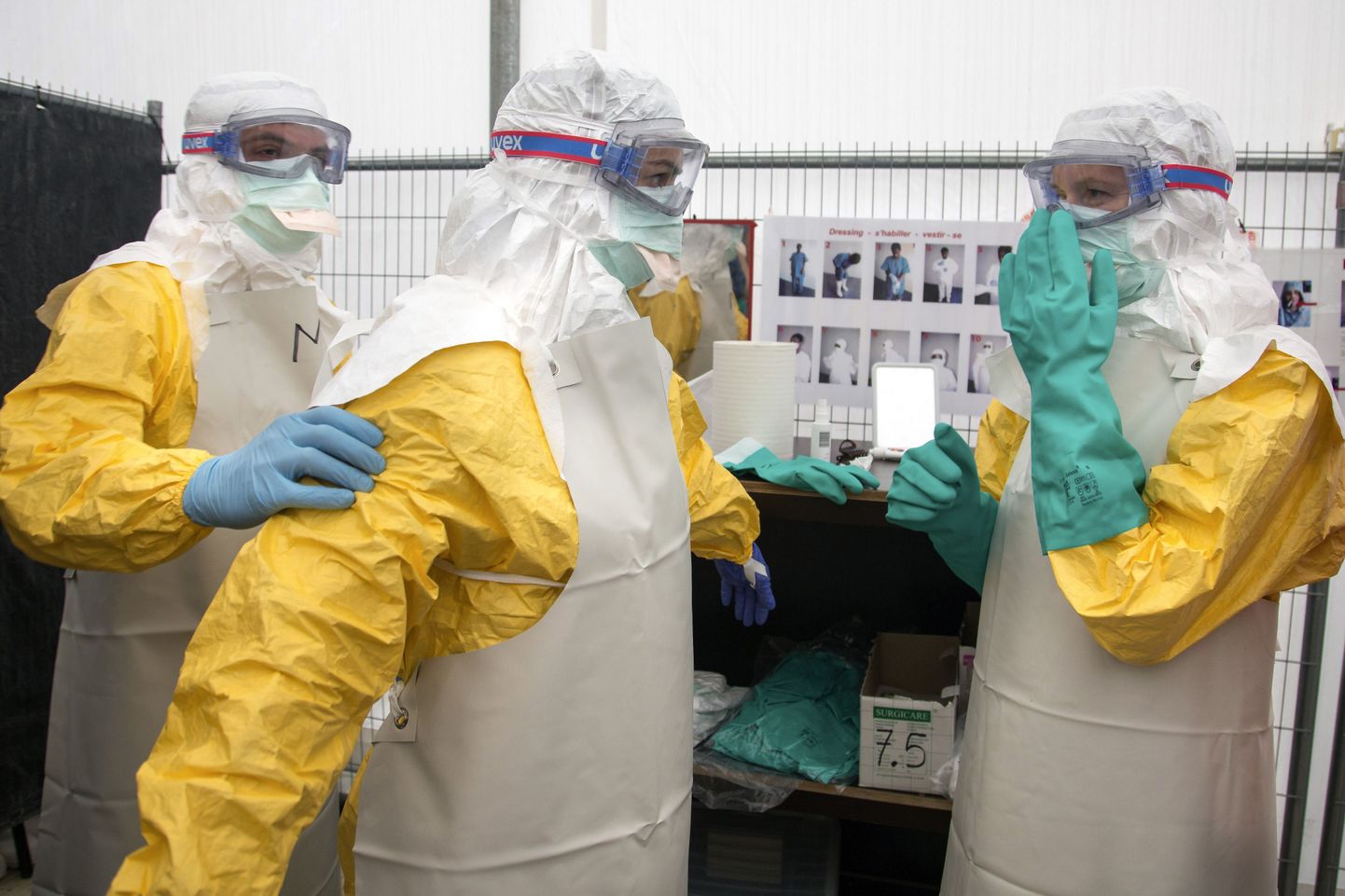 Brüsseli arstid harjutasid, kuidas käituda ja mida teha Ebola-viirusesse nakatunuga.