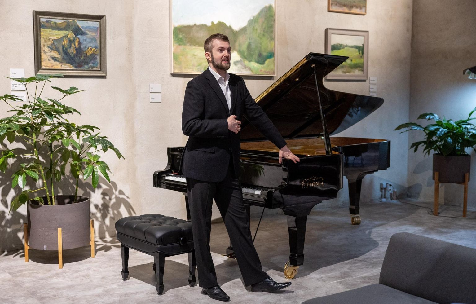 Sten Lassmann esinemas Postimehe meediamajas.
