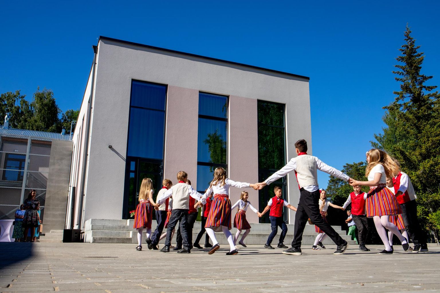 Aula ehitamiseks löödi kopp maasse möödunud aasta 15. juunil ehk aasta enne selle avamist.
