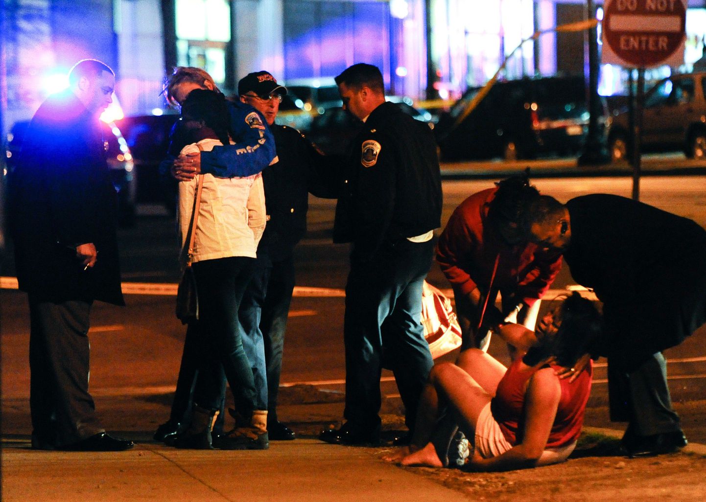 Politseinikud Washingtonis tulistamise sündmuskohal South Capitoli tänaval.