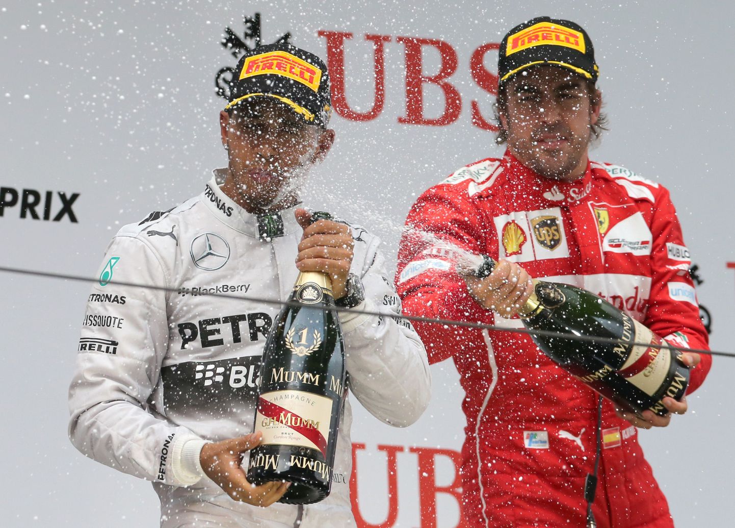 Lewis Hamilton (vasakul) ja Fernando Alonso 2014. aastal.