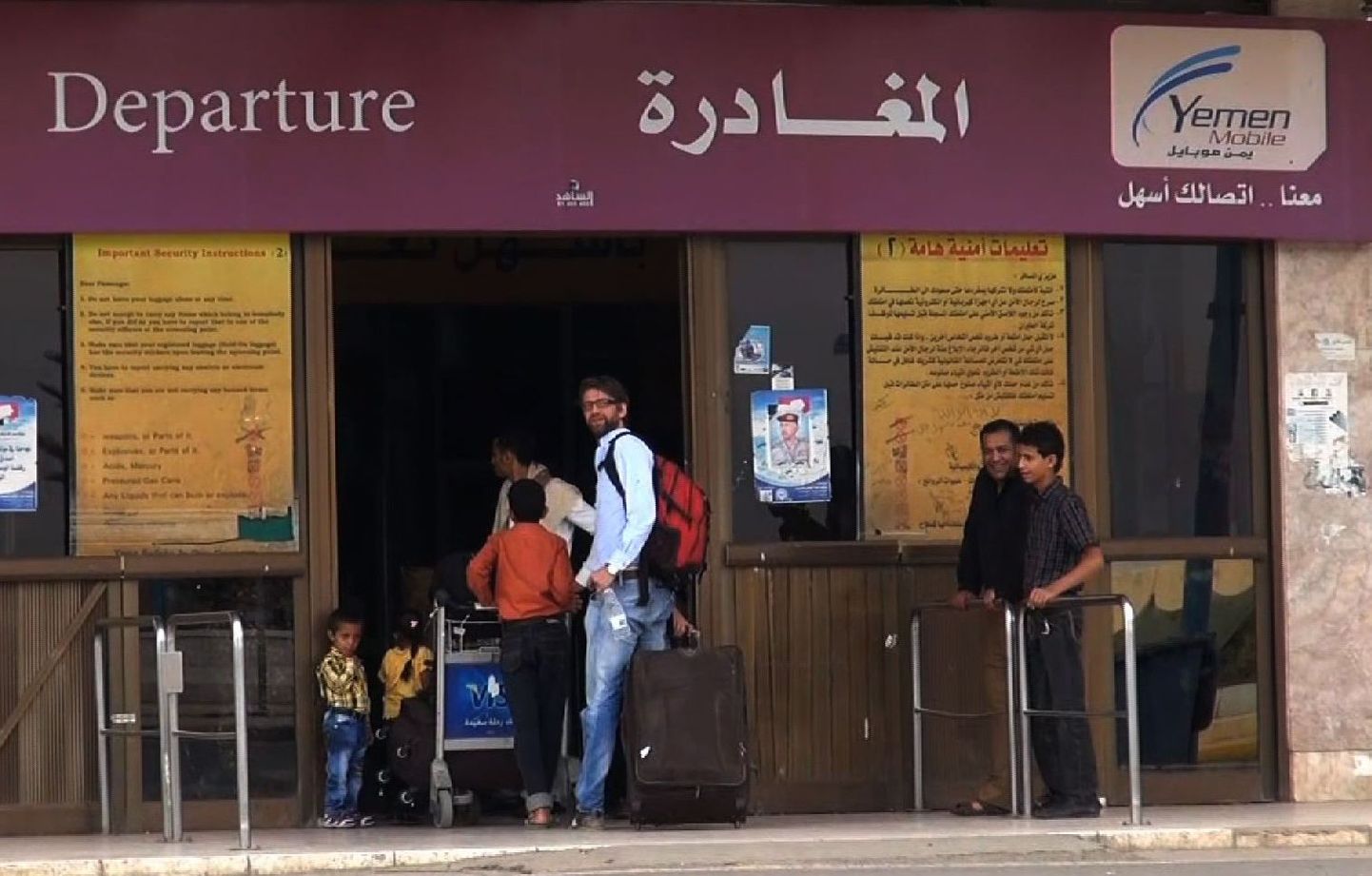 USA kodanikud lahkuvad Jeemenist Sanaa lennujaama kaudu.