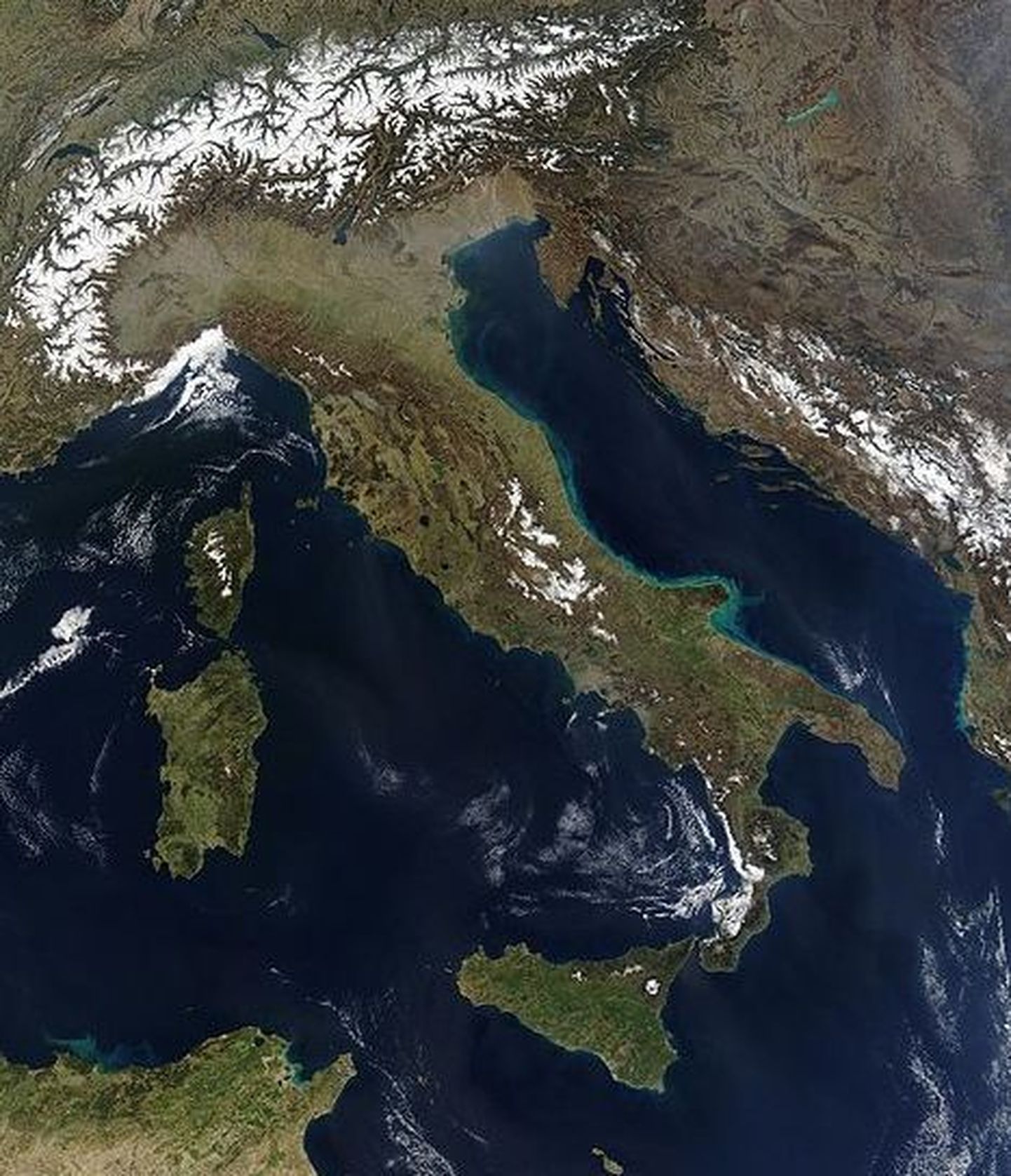 Satelliitfoto Itaaliast, all keskel Sitsiilia saar