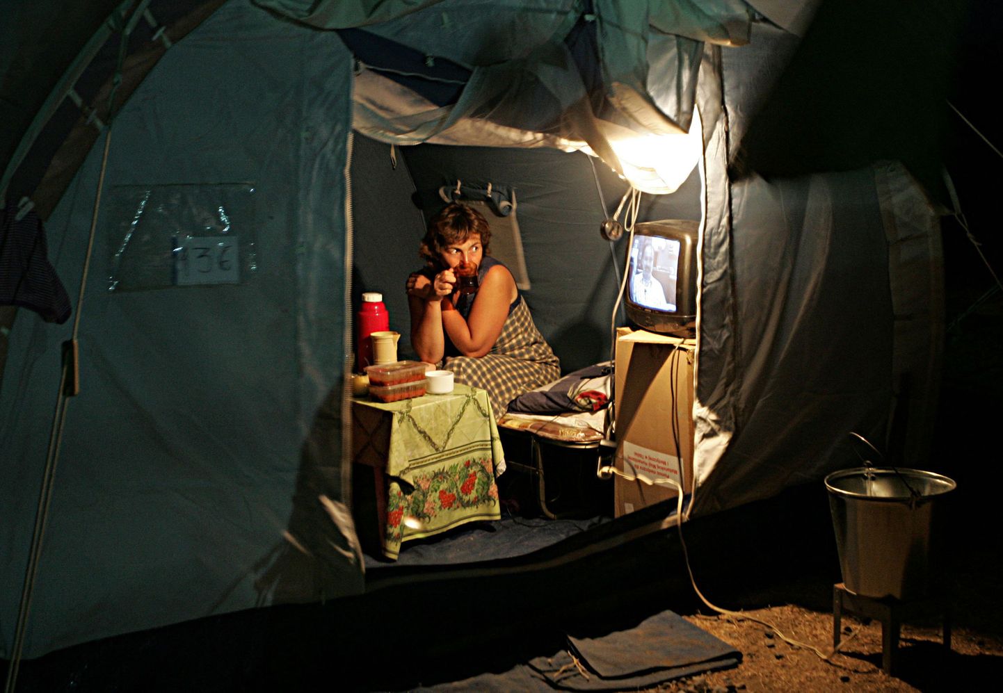 Gori lähistel asuva põgenikelaagri elanik. Pilt on tehtud 14. septembril.