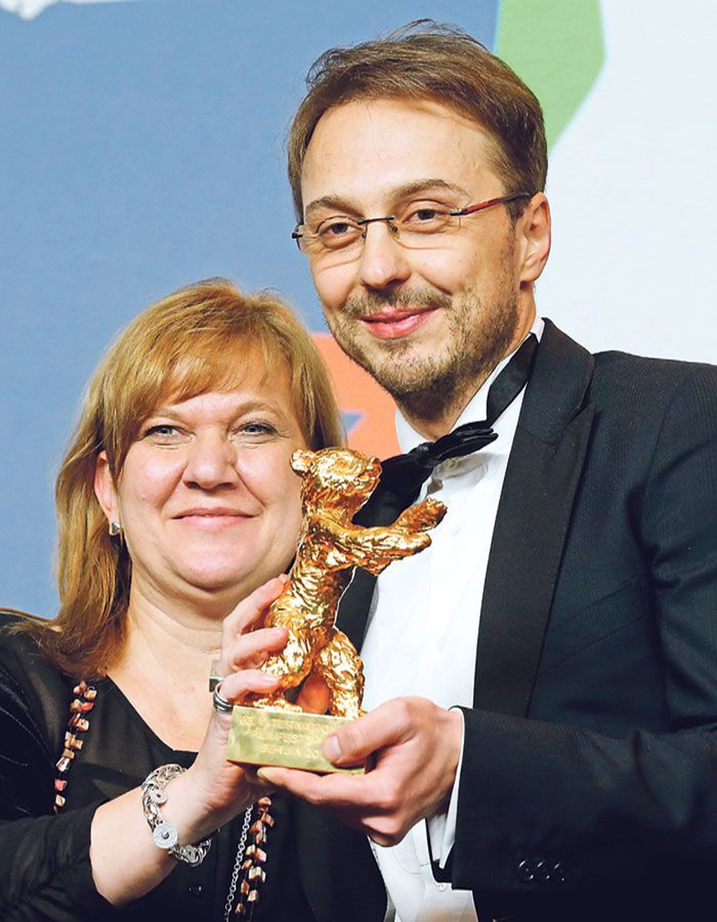 На кинофестивале в Берлине румынский режиссер Калин Питер Нецер и продюсер Ада Соломон получили «Золотого медведя» за фильм «Поза ребенка»