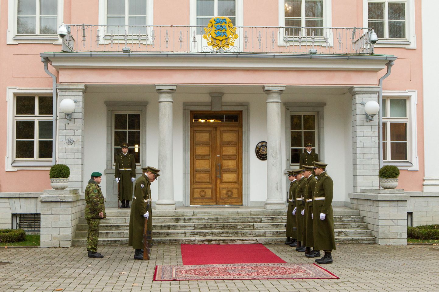 Riigikogu väliskomisjoni liikmed kohtusid Kadrioru lossis presidendiga.