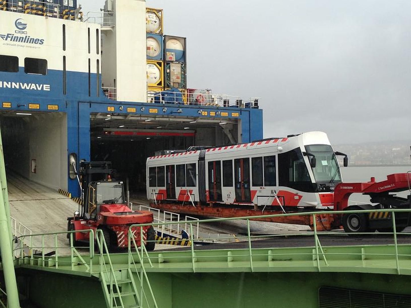 Eile laaditi tramm Bilbaos laevale ja täna sõidab laev juba Tallinna poole.