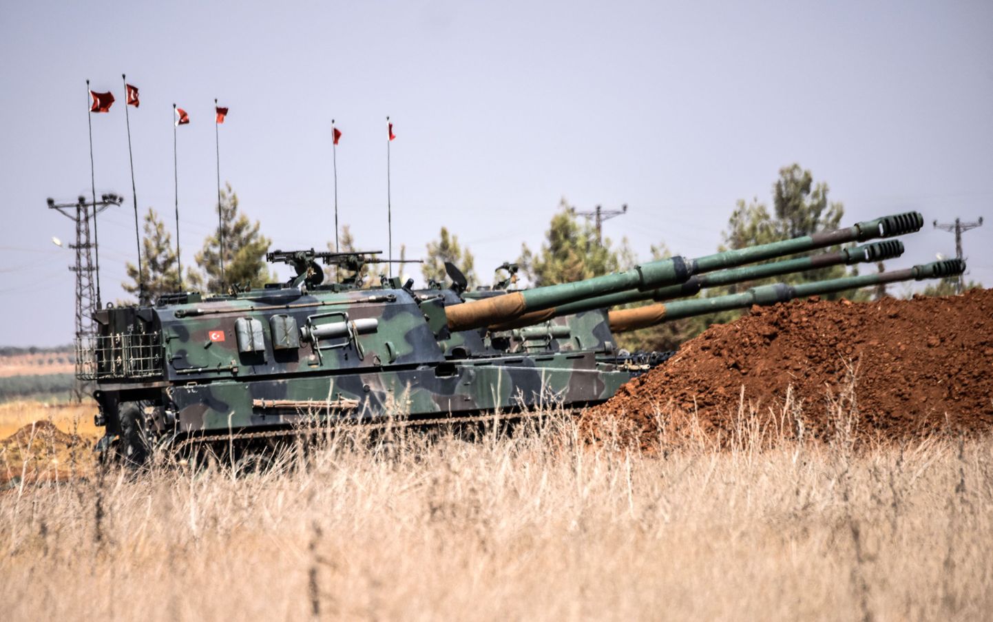 Türgi tankid teel Süüriasse.
