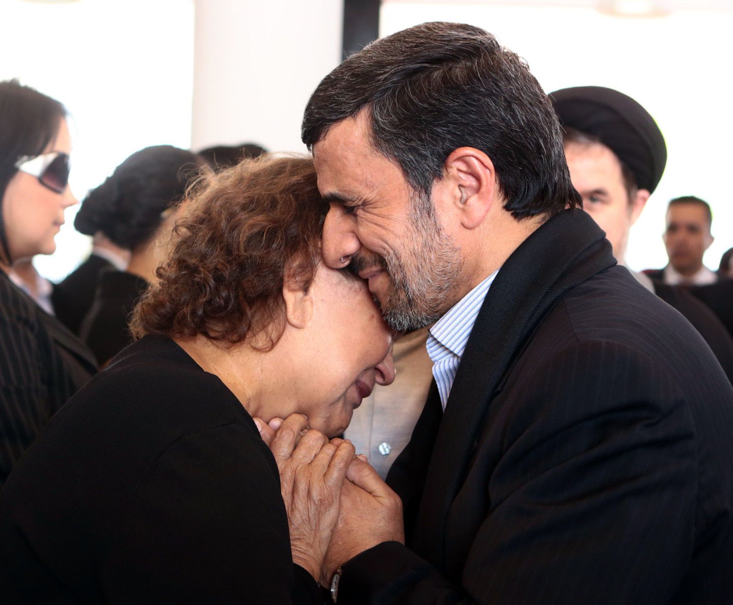 Iraani president Mahmoud Ahmadinejad embamas Venezuela presidendi Hugo Chàveze ema Elena Frias de Chaveze