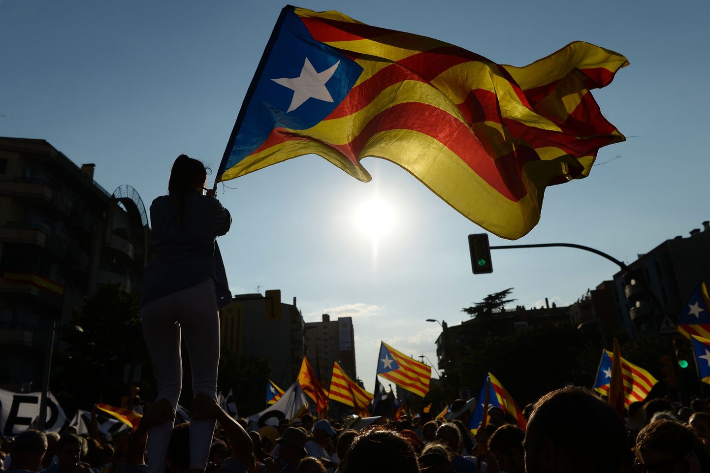 Kataloonia iseseisvuslaste tähelipp estelada.