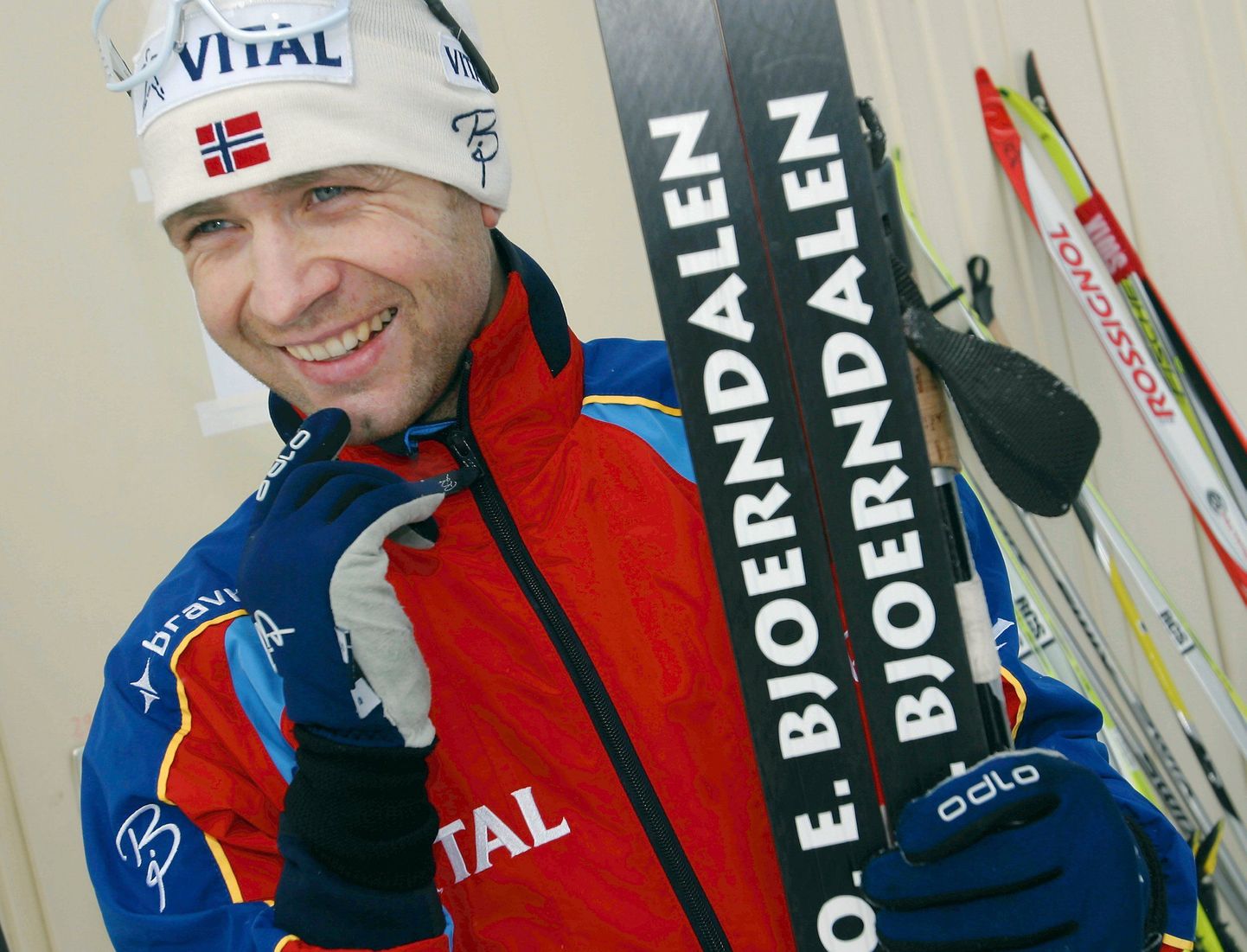 Ole Einar Björndalen 2003. aasta MMil kullavõidu järel.