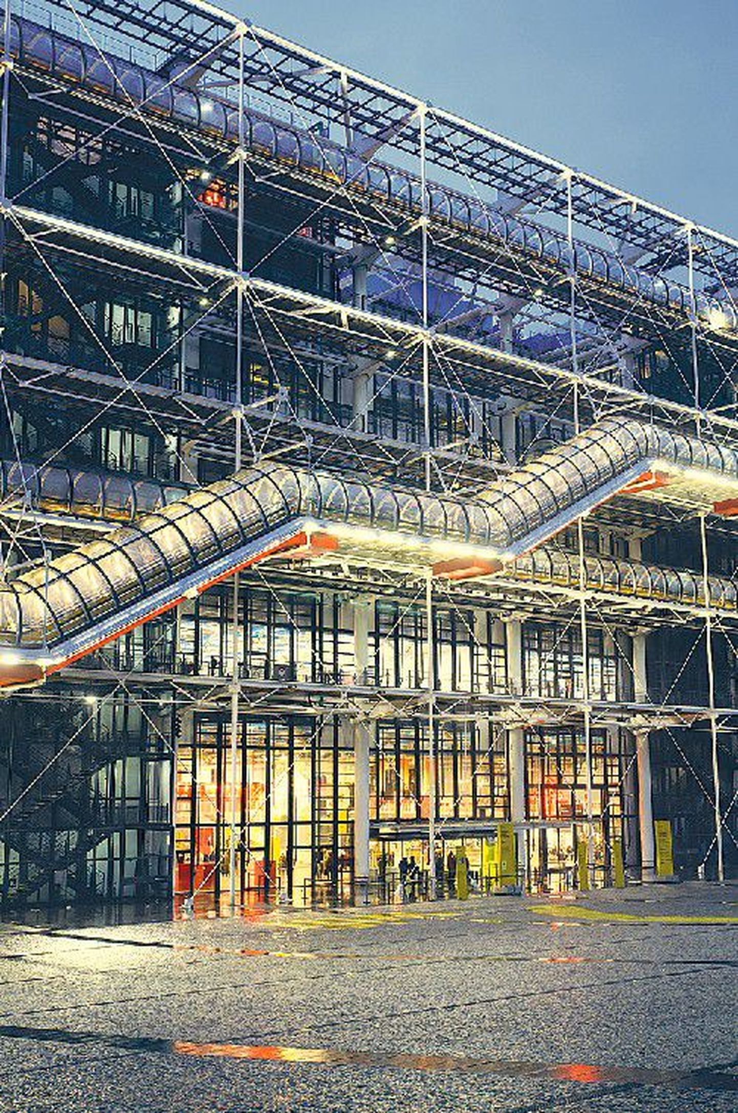 Näide teisiti nägemisest: pariislasi jahmatanud projekt, Georges Pompidou nimeline moodsa kunsti muuseum, mis oma torude rägastikuga on praegu üks suurimaid vaatamisväärsusi.