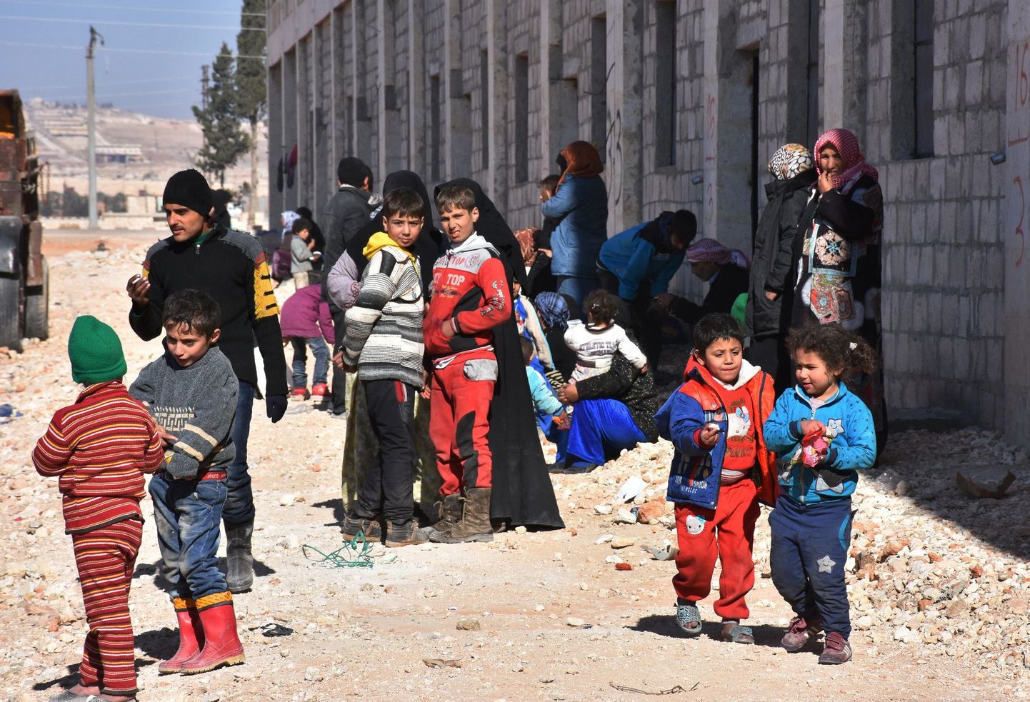 Aleppo idaosast põgenenud perekonnad pühapäeval, 27. novembril 2016.