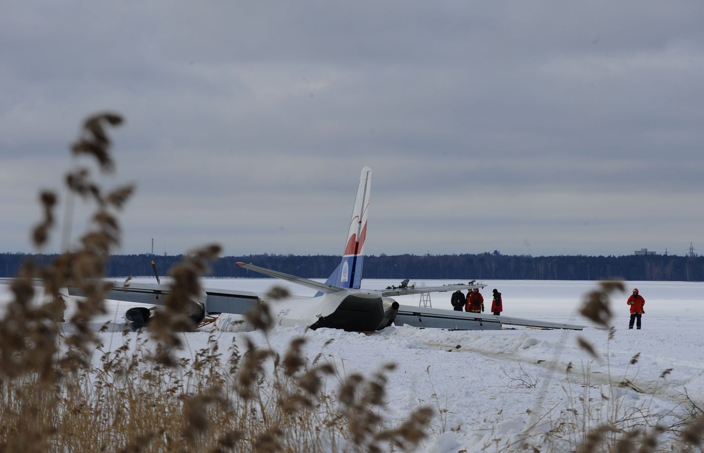 Вынужденная посадка самолета на озеро Юлемисте.