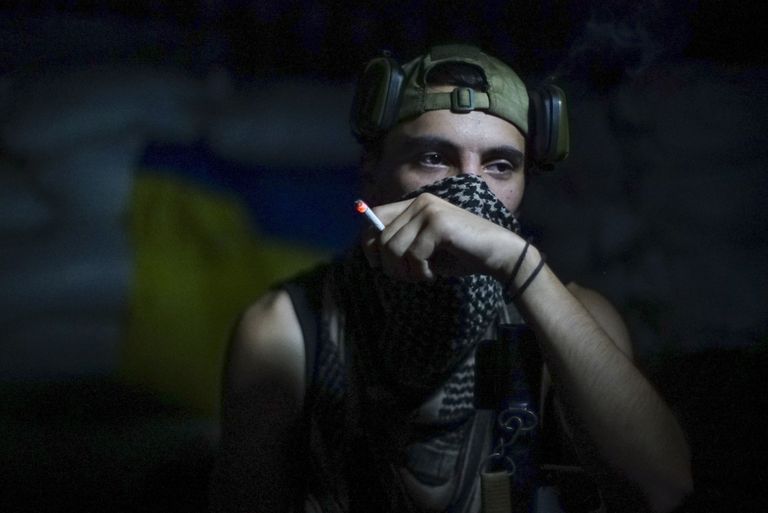 Ukraina sõdur Marinka külas Donetski lähistel. Foto: Scanpix