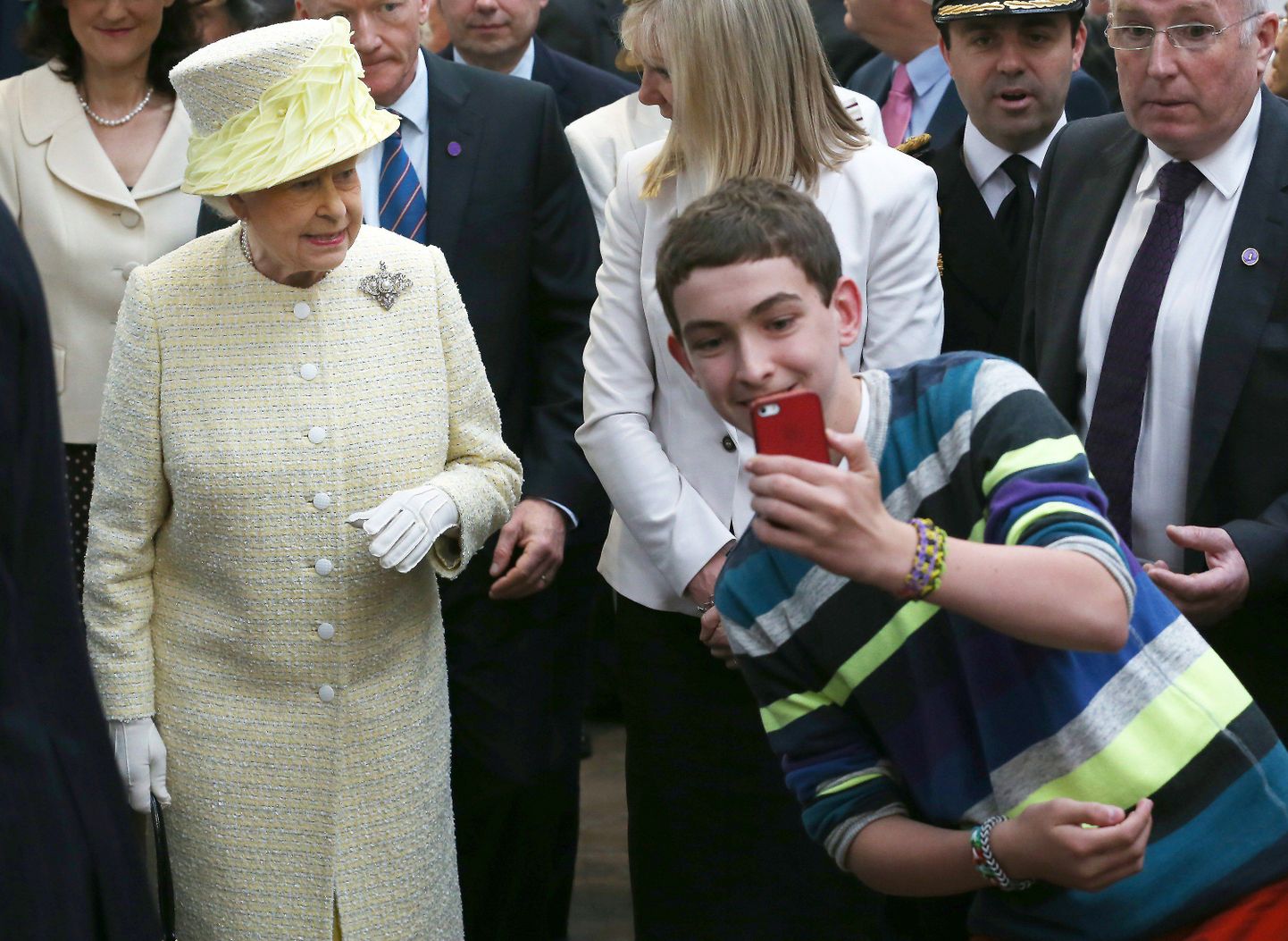 Kuninganna Elizabeth II-ga tehtavad selfid on saanud trendiks