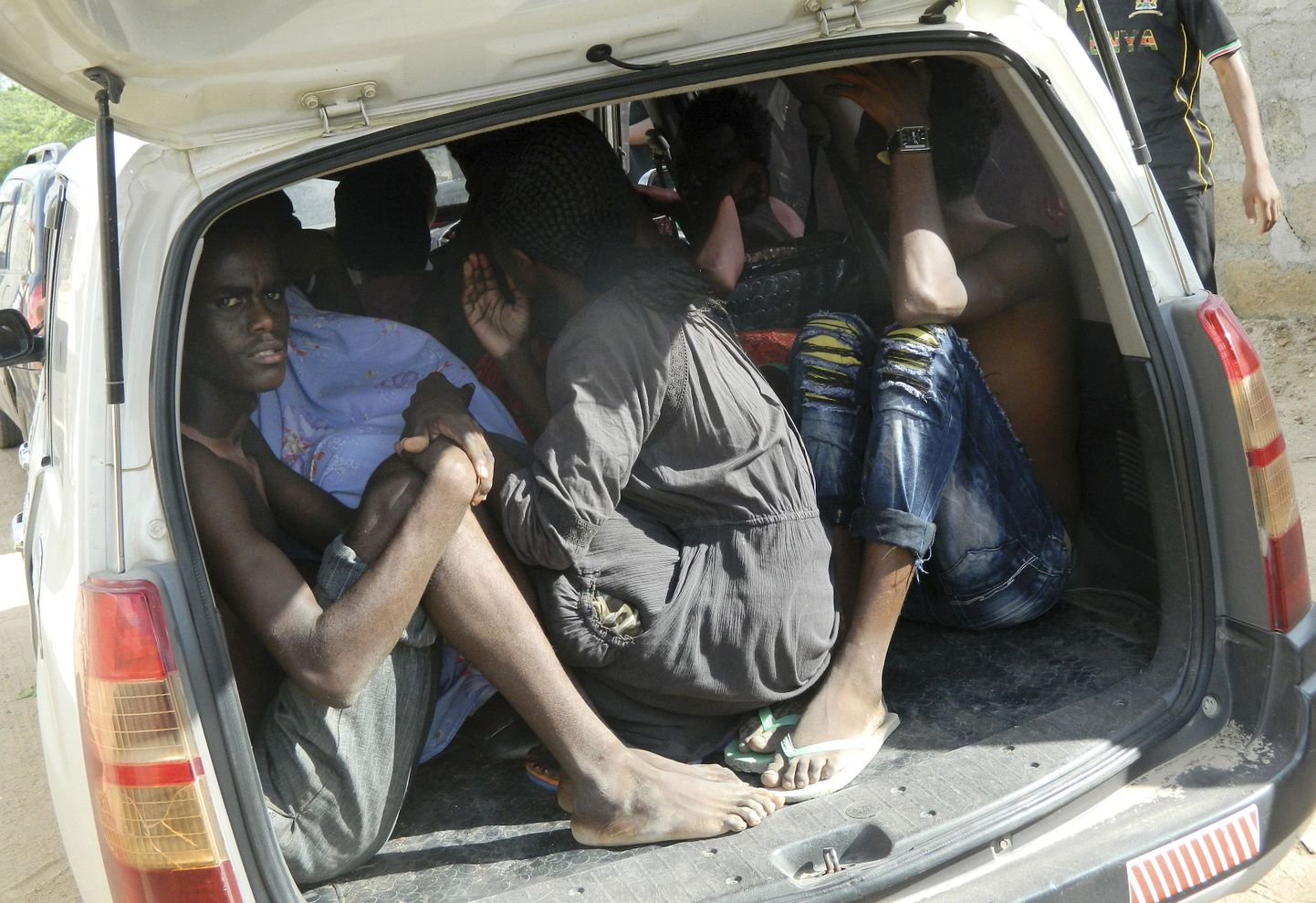 Autosse varjunud Garissa ülikooli tudengid.