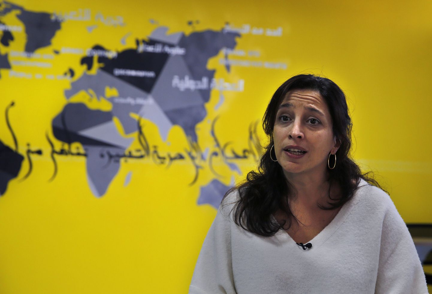 Lynn Maalouf, Amnesty Internationali asedirektor Lähis-Idas ja Põhja-Aafrikas rääkimas raportist Saydnaya vangla kohta.