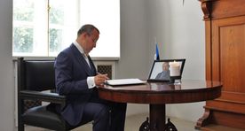 Foto: president kirjutas Raivo Järvile järelehüüde