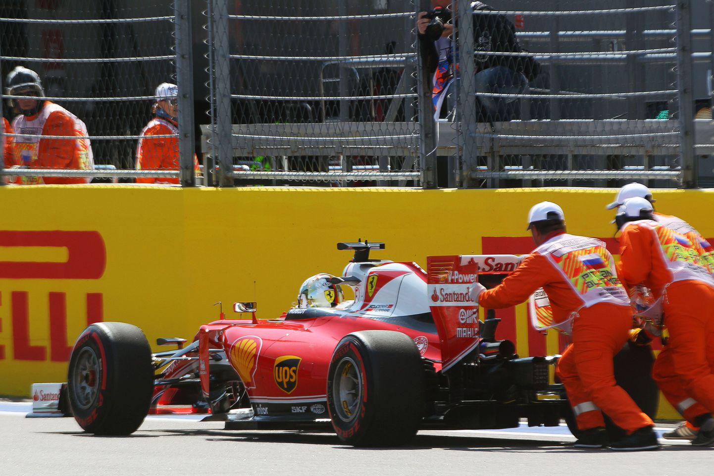 Vetteli nädalavahetus algas probleemidega.