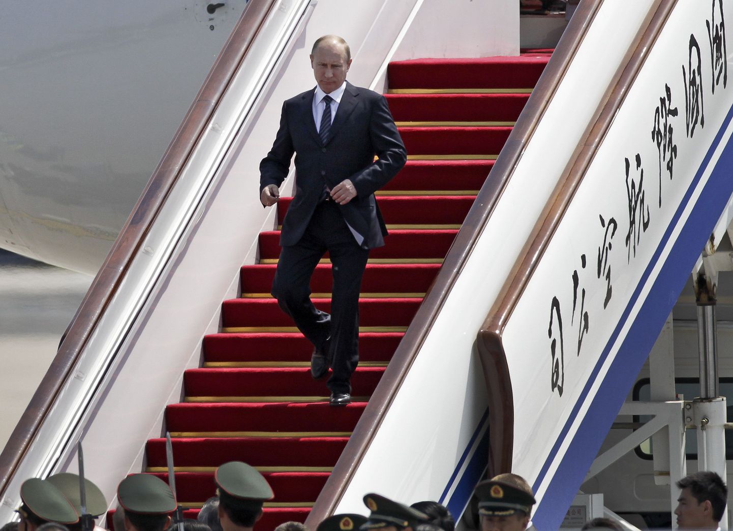 Vene president Vladimir Putin astub lennukitrepist alla Pekingis.