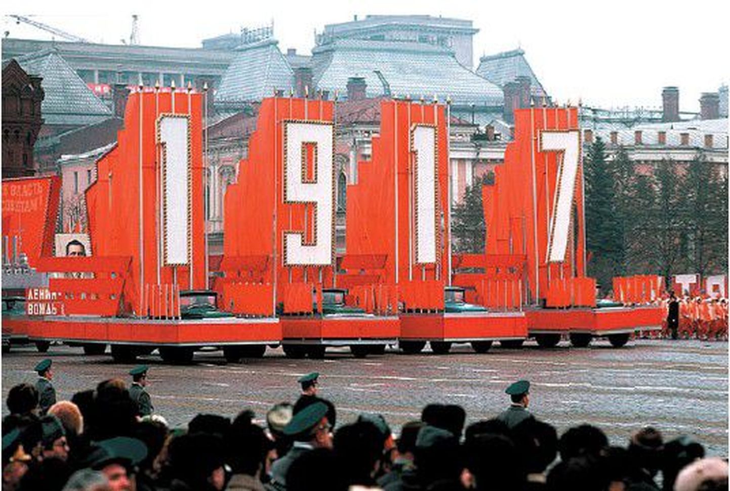 Suurejooneline Oktoobrirevolutsiooni 50. aastapäeva tähistamine Moskvas Punasel väljakul aastal 1967.