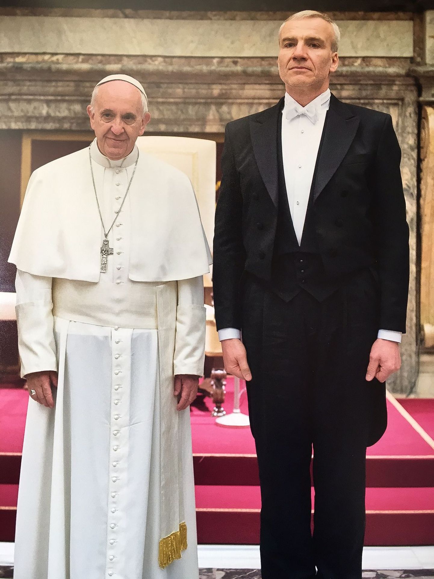 Rooma paavst Franciscus ja Eesti uus suursaadik Püha Tooli juures Väino Reinart.