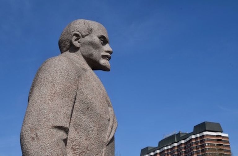 Памятник Ленину в парке "Музеон" 