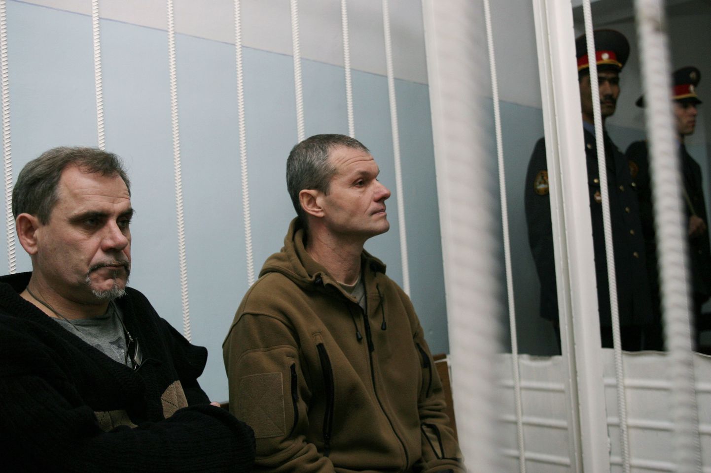 Eesti kodanik Aleksei Rudenko (vasakul) ja Vene kodanik Vladimir Sadovnitši kohtusaalis.