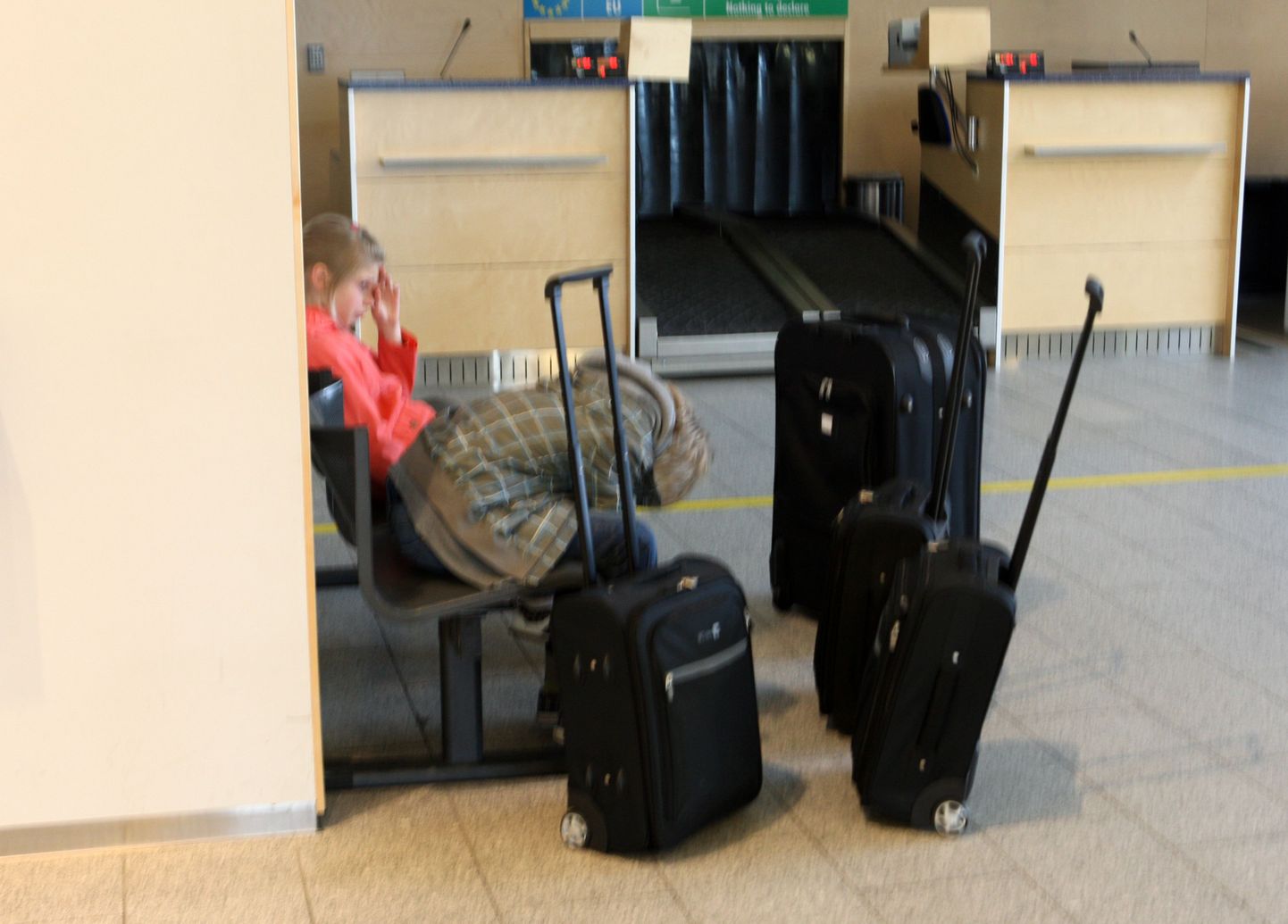Ootajad Tallinna lennujaamas.