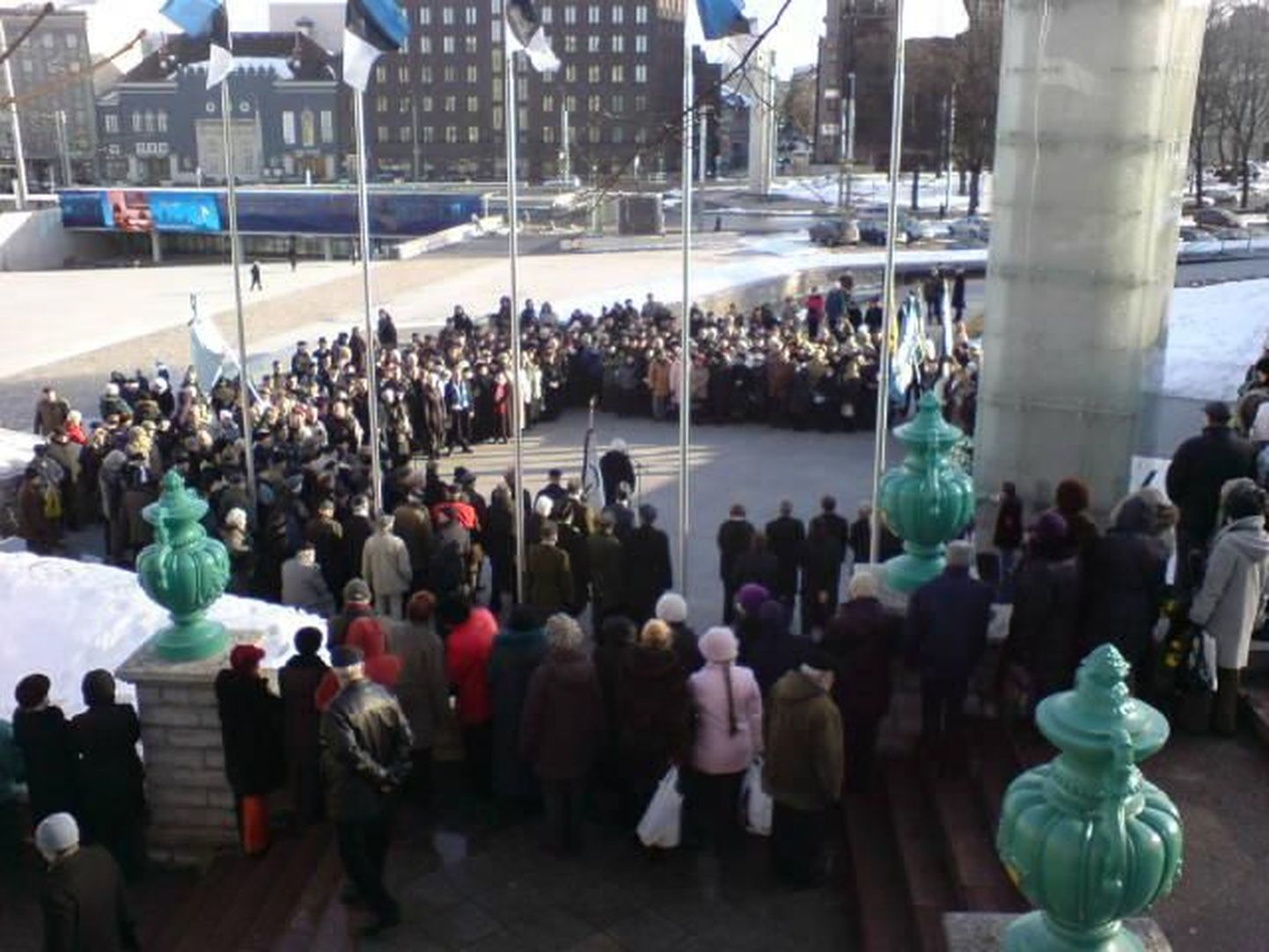 Церемония в память о жертвах депортаций на площади Вабадузе в Таллинне.