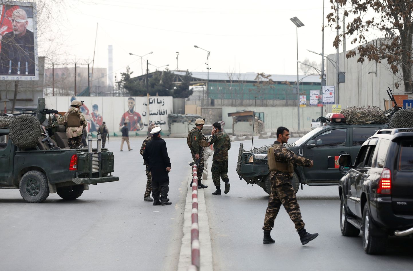 Afganistani julgeolekujõud rünnakupaigas.