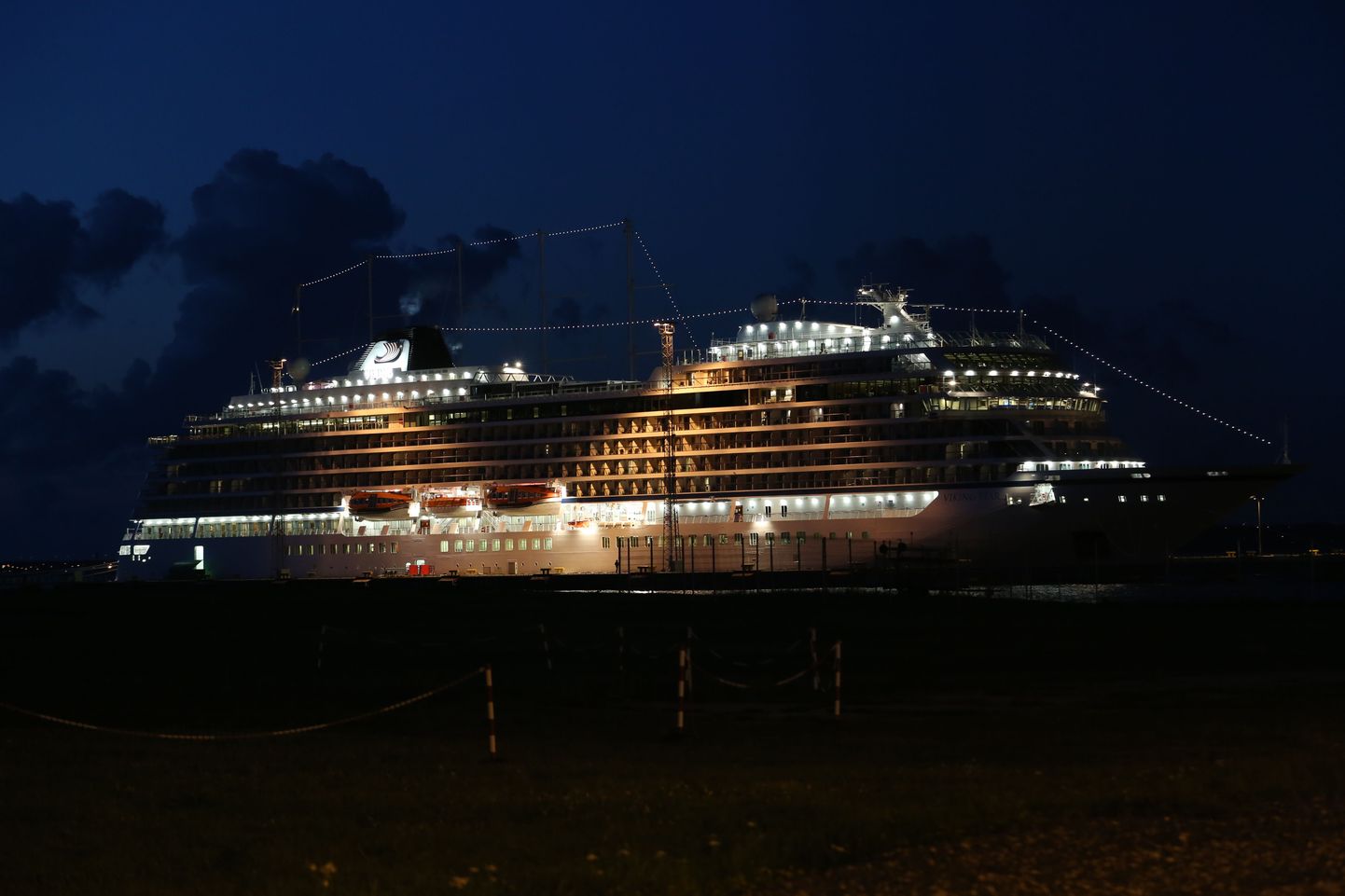 Круизное судно в порту Таллинна.